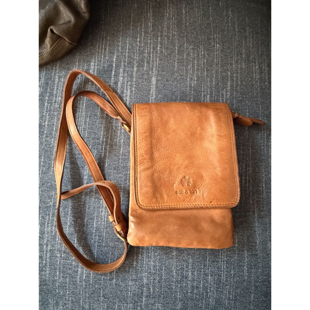 Oak‎ & Tan leather crossbody bag in a tan/light brown color